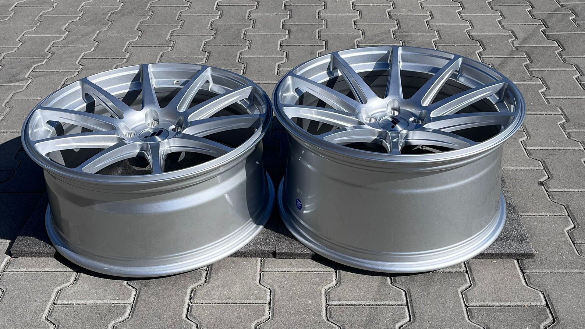 Japan Racing JR11 20" 8,5J ET25 + 10J ET40 5x112 Hyper Silver - obrazek 9