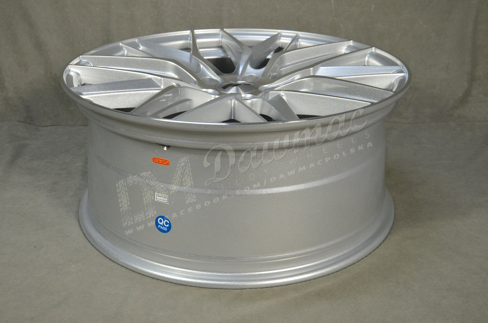 Japan Racing JR28 20" 8,5J ET35 5x120 Silver Machined Face - obrazek 6