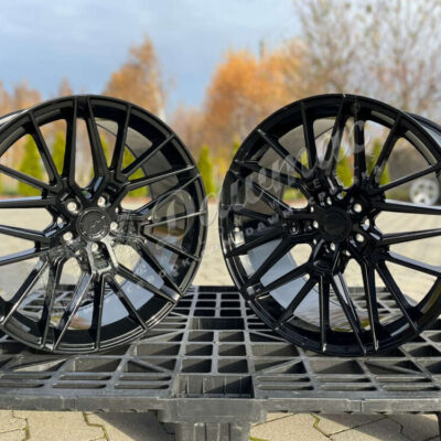 Japan Racing JR38 20" 9,5J ET40 + 10,5J ET35 5x112 Gloss Black