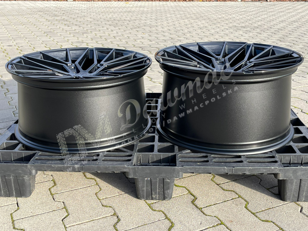 Japan Racing JR38 20" 9,5J ET40 + 10,5J ET35 5x112 Gloss Black - obrazek 8