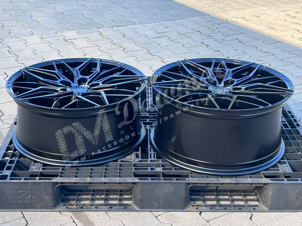 Japan Racing JR46 19" 8J ET38 + 9J ET43 5x112 Black Machined w/Tinted Face - obrazek 7