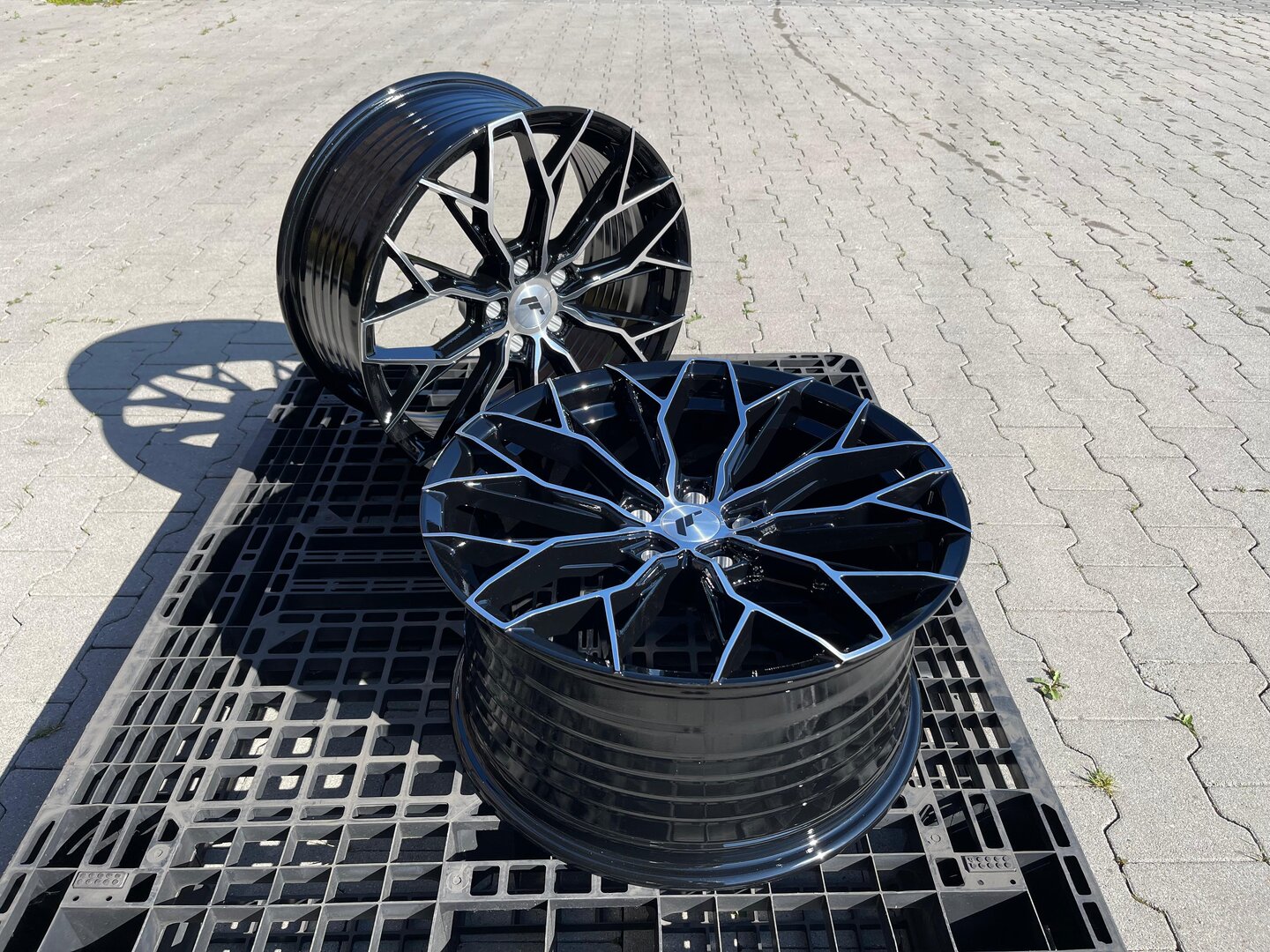 Japan Racing JR49 19" 8,5J ET25 + 9,5J ET35 5x112 72,6 Black Machined Face - obrazek 4