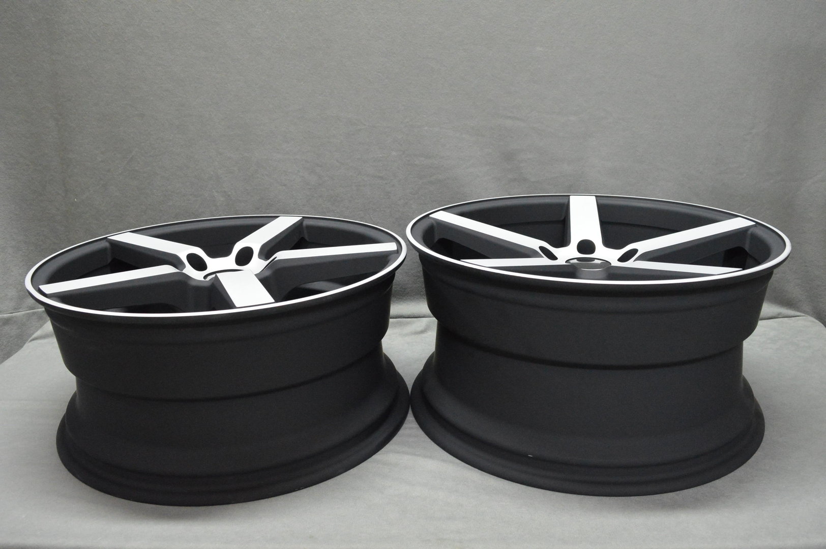 MODEL:972 19" 8,5J ET35 + 9,5J ET35 5x120 BFM - matt - obrazek 8