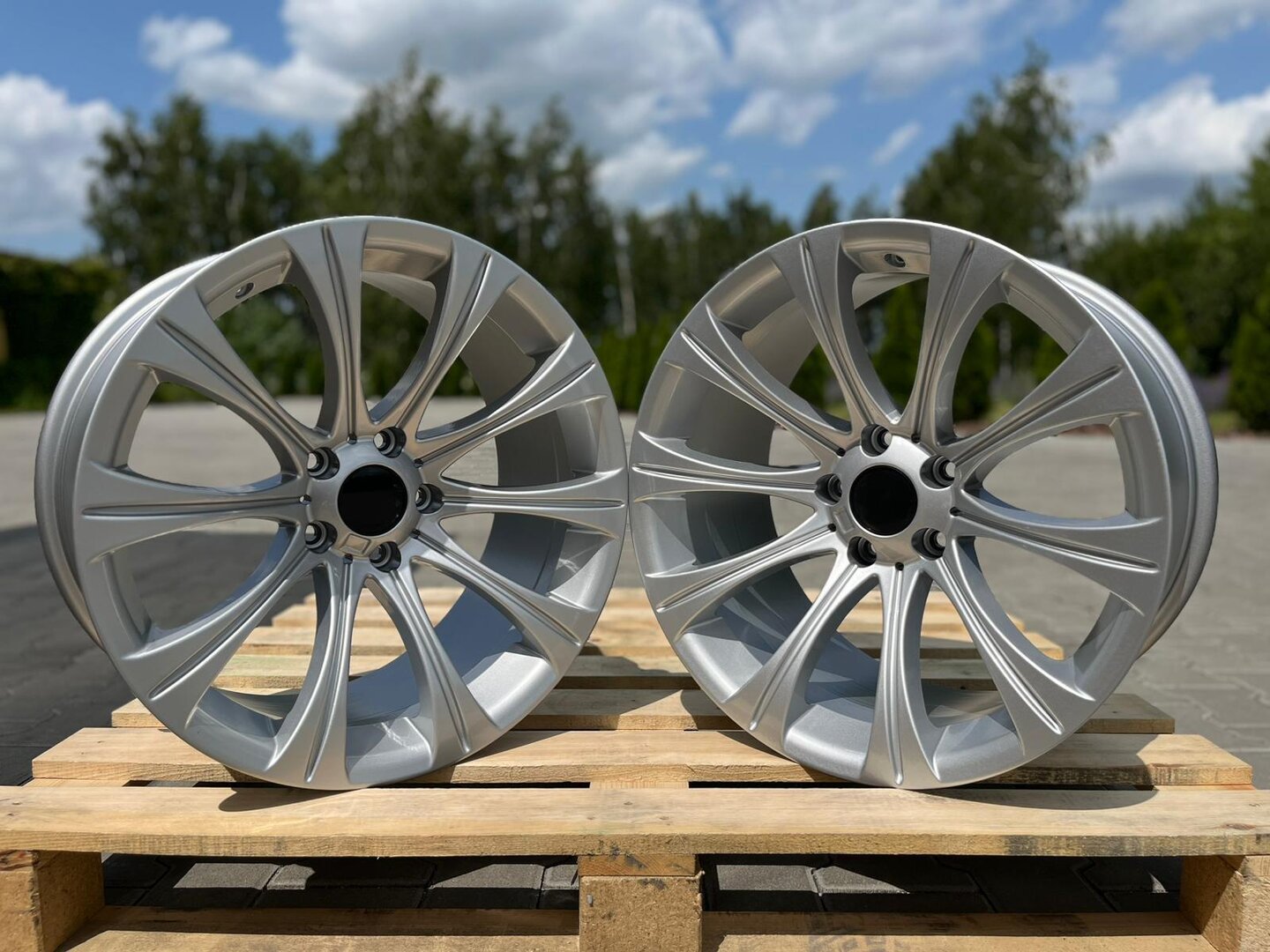 Model: 121/122 19" 9J ET15 + 10J ET15 5x120 Silver - obrazek 2