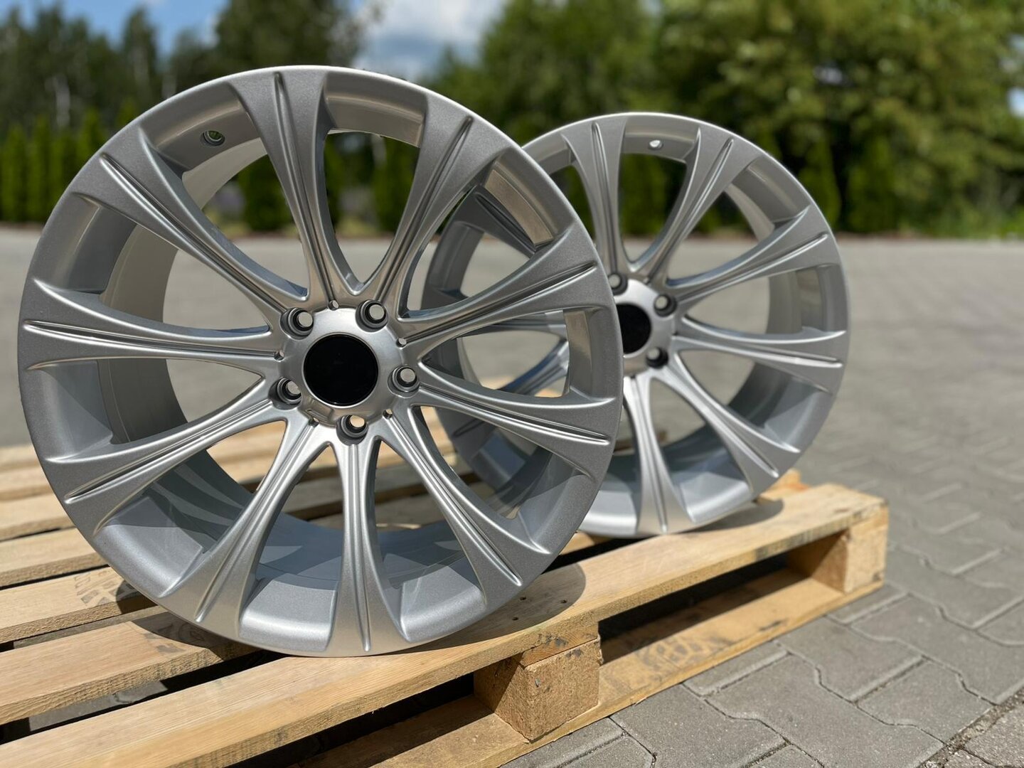 Model: 121/122 19" 9J ET15 + 10J ET15 5x120 Silver - obrazek 3