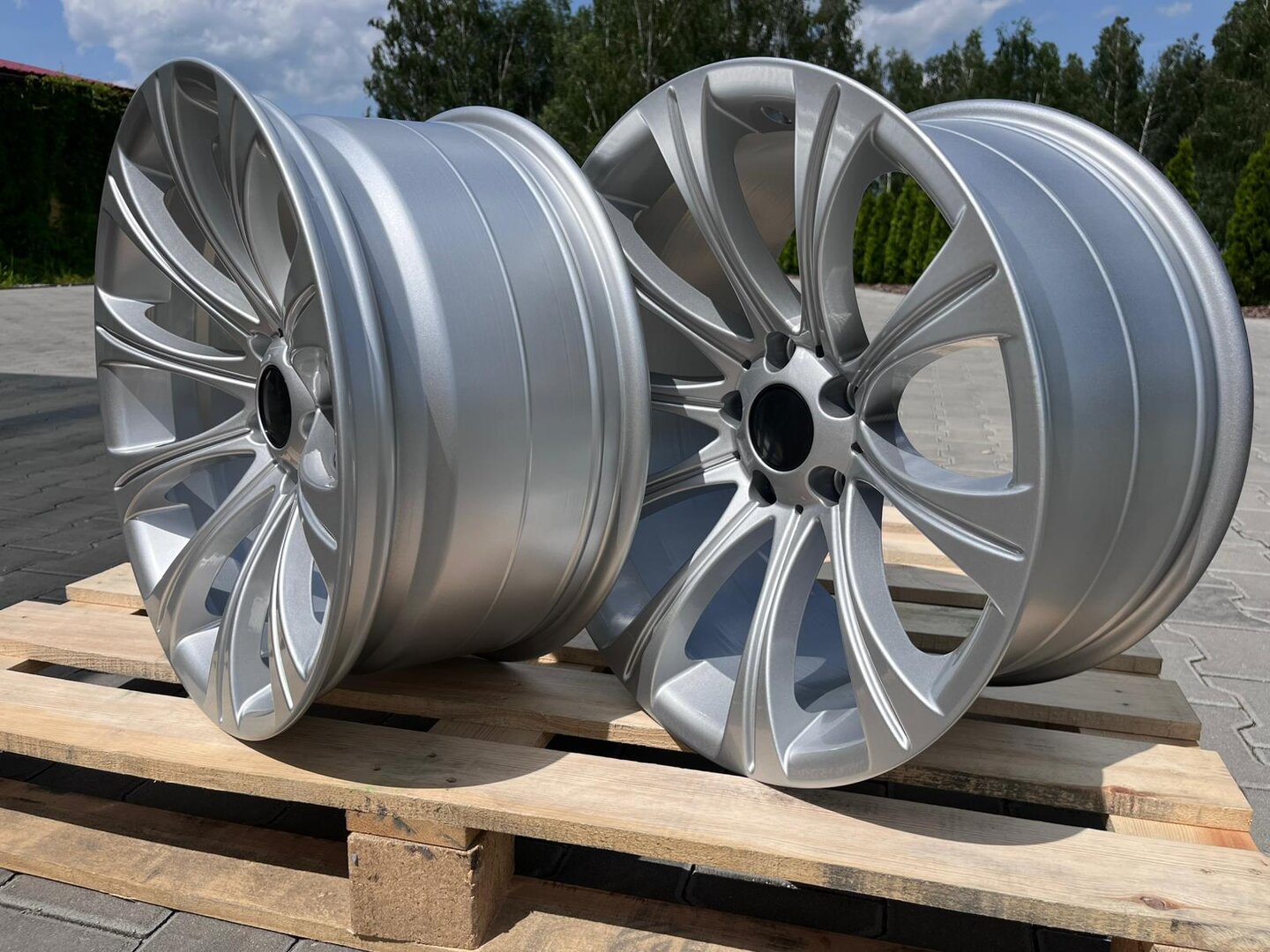 Model: 121/122 19" 9J ET15 + 10J ET15 5x120 Silver - obrazek 8