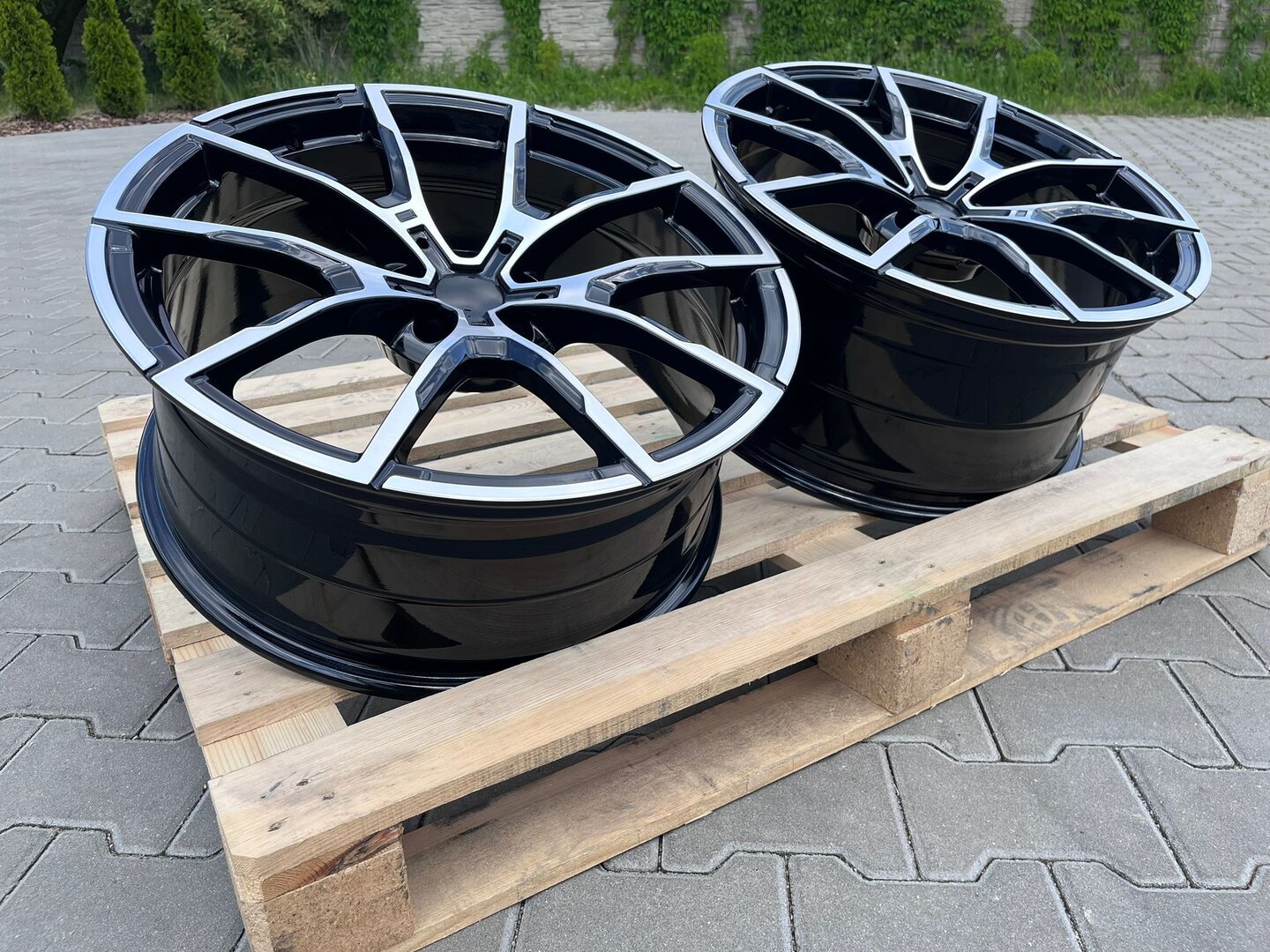 Model: 356/357 19" 8,5J ET30 + 9,5J ET44 5x112 BF - obrazek 5