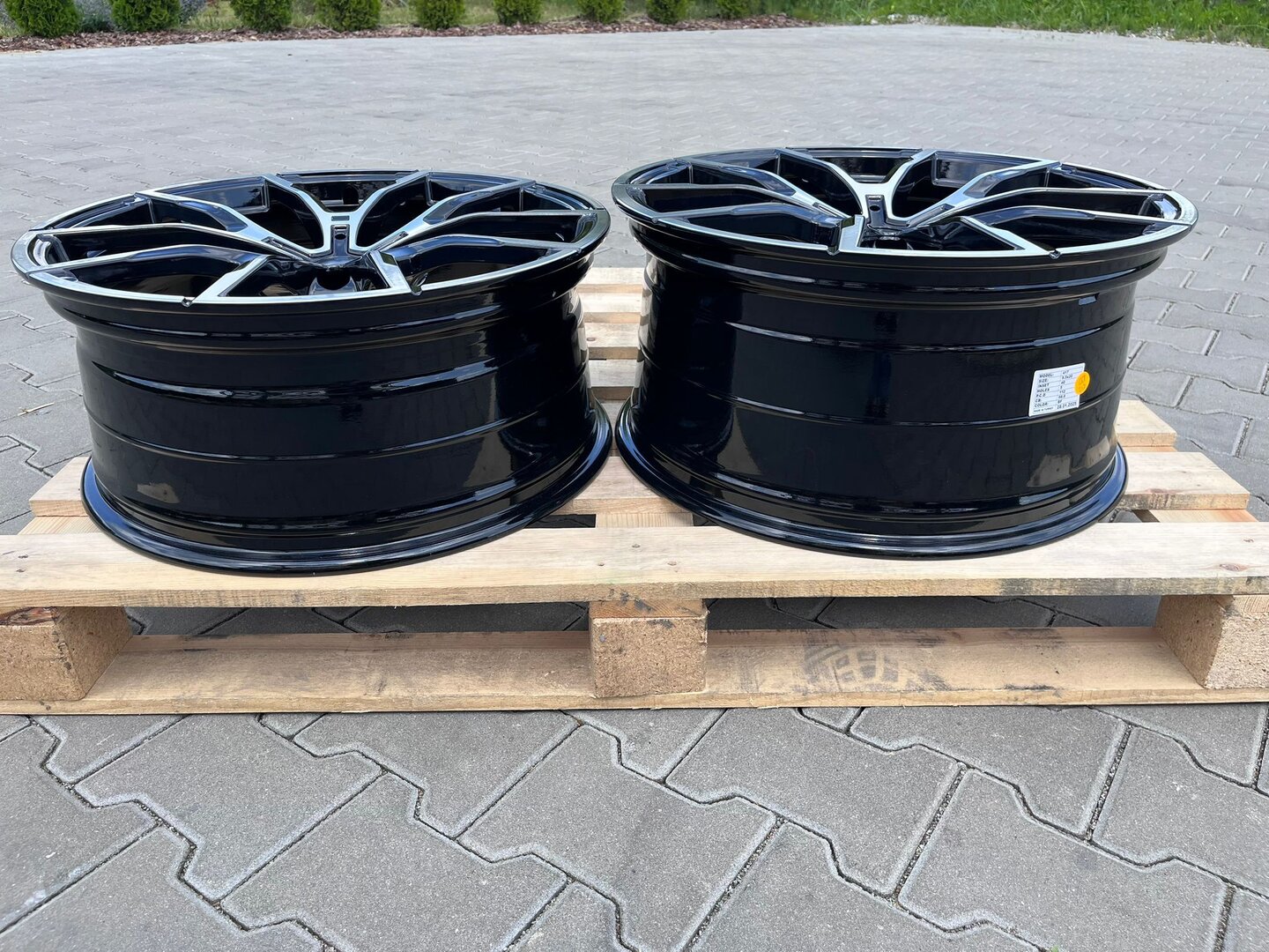 Model: 356/357 19" 8,5J ET30 + 9,5J ET44 5x112 BF - obrazek 7