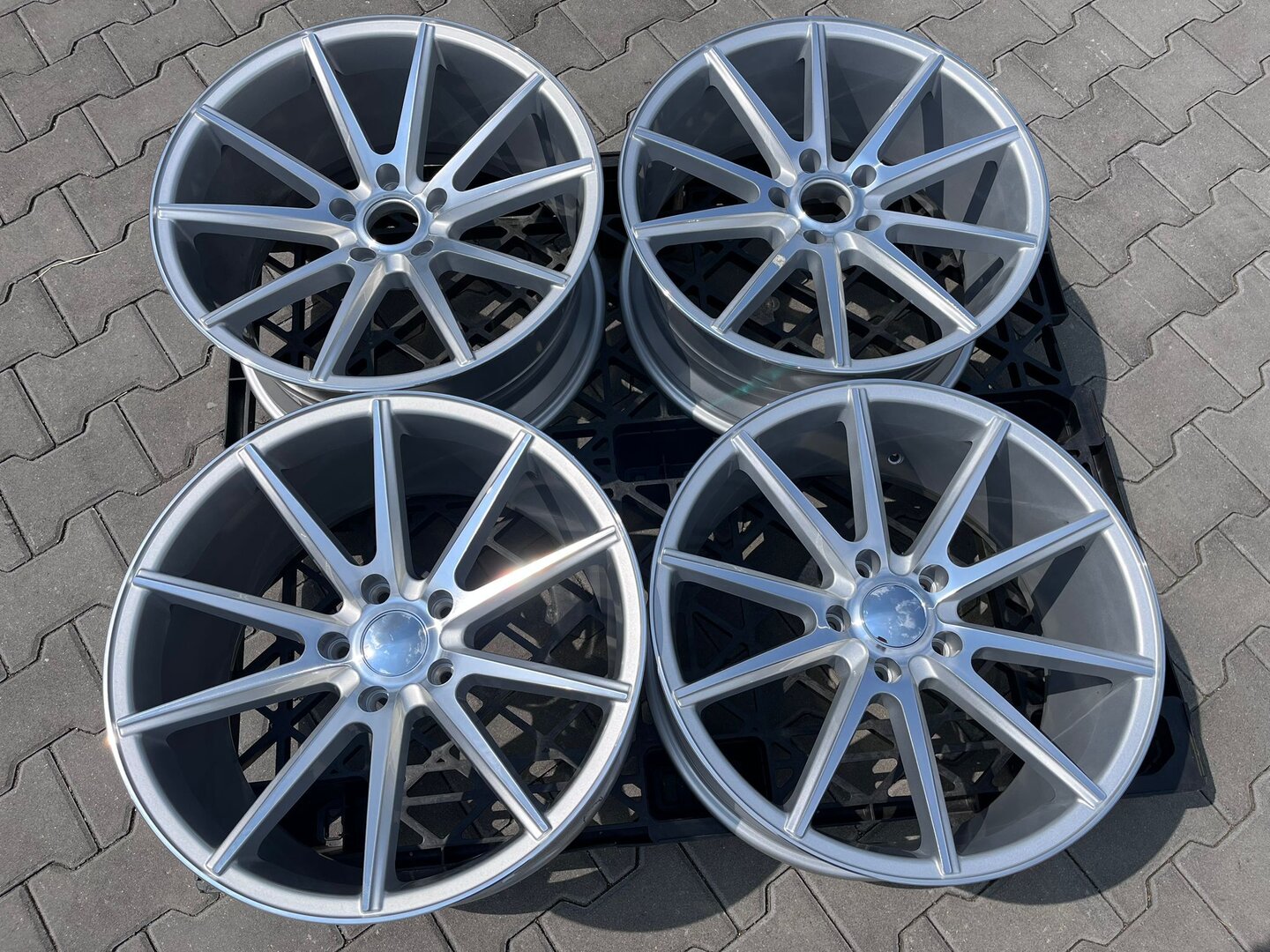 Outlet: CONCEPT V44 19'' 8,5J ET35 + 9,5J ET33 5x120 Machine Silver - obrazek 9