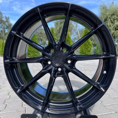 Outlet: Japan Racing JR37 19" 8,5J ET35 5x112 Gloss Black