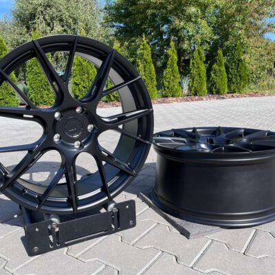 Outlet: Japan Racing JR42 20" 8,5J ET43 + 9J ET43 5x120 Matt Black