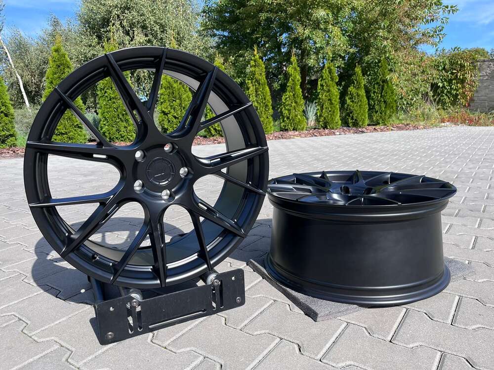 Outlet: Japan Racing JR42 20" 8,5J ET43 + 9J ET43 5x120 Matt Black