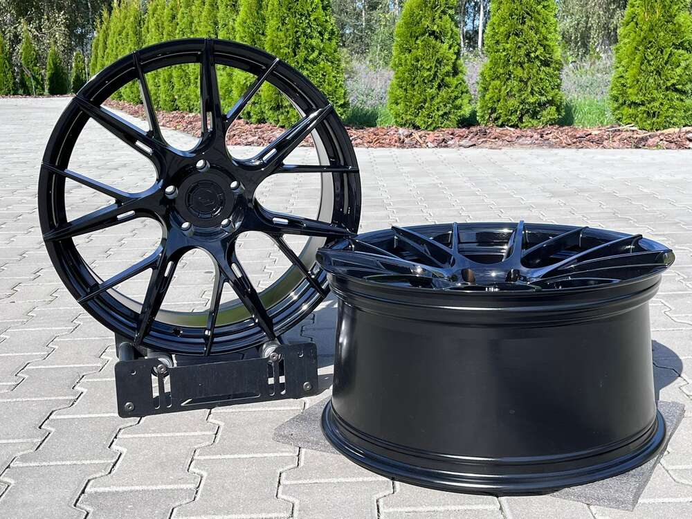 Outlet: Japan Racing JR42 20" 9J ET20 + 10J ET30 5x120 Gloss Black