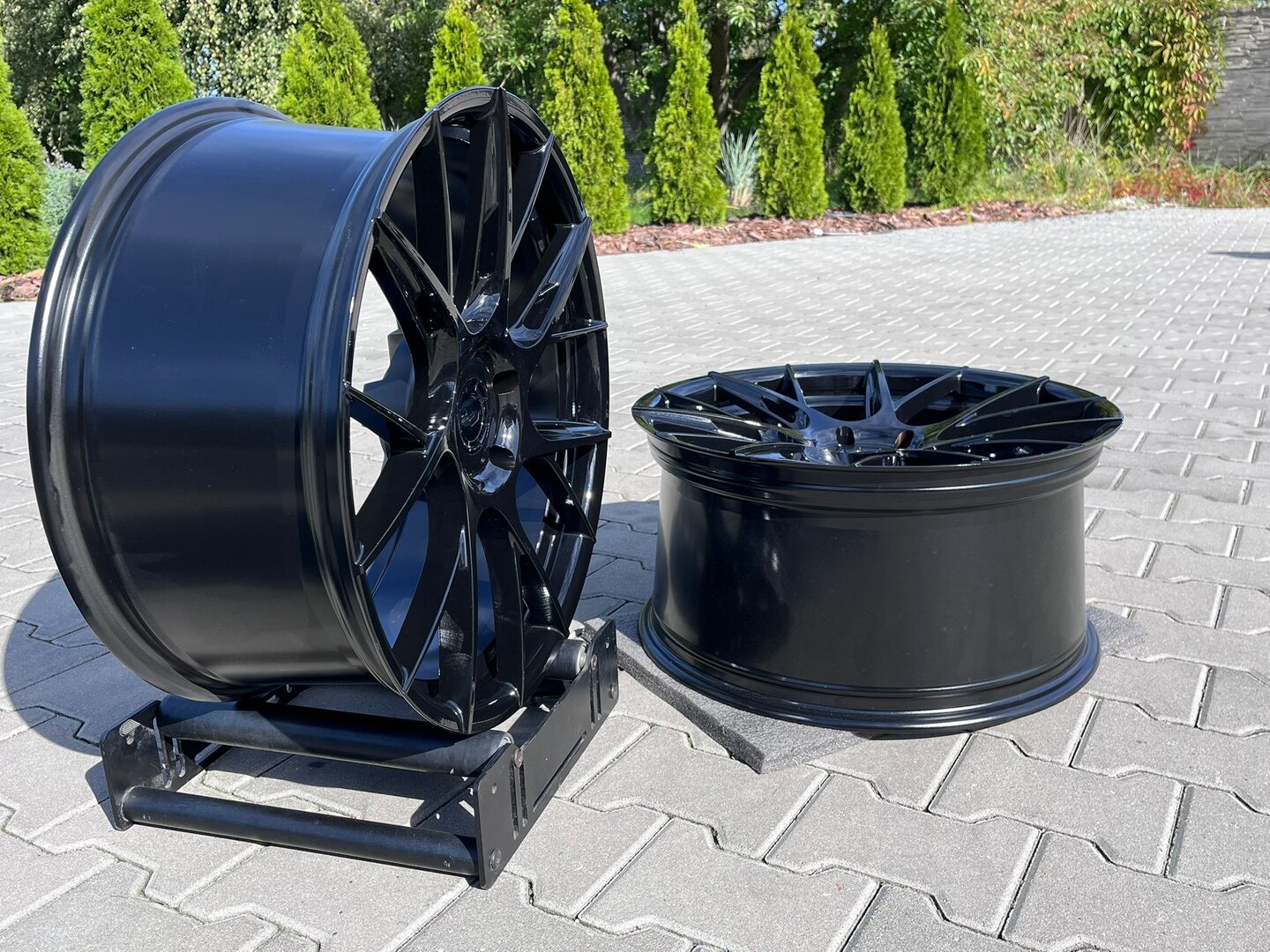 Outlet: Japan Racing JR42 20" 9J ET20 + 10J ET30 5x120 Gloss Black - obrazek 4