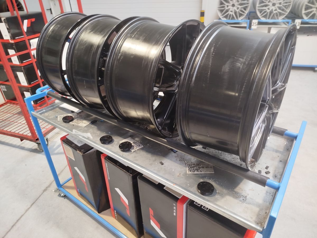 Outlet: Japan Racing JR44 20" 8,5J ET40 + 9,5J ET45 5x112 Gloss Black - obrazek 6