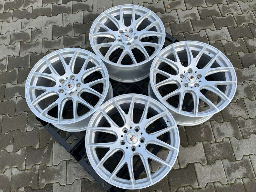 Outlet: Stuttgart ST3 19" 8,5J ET38 3 x 5x120 / 1 x 5x112 Silver