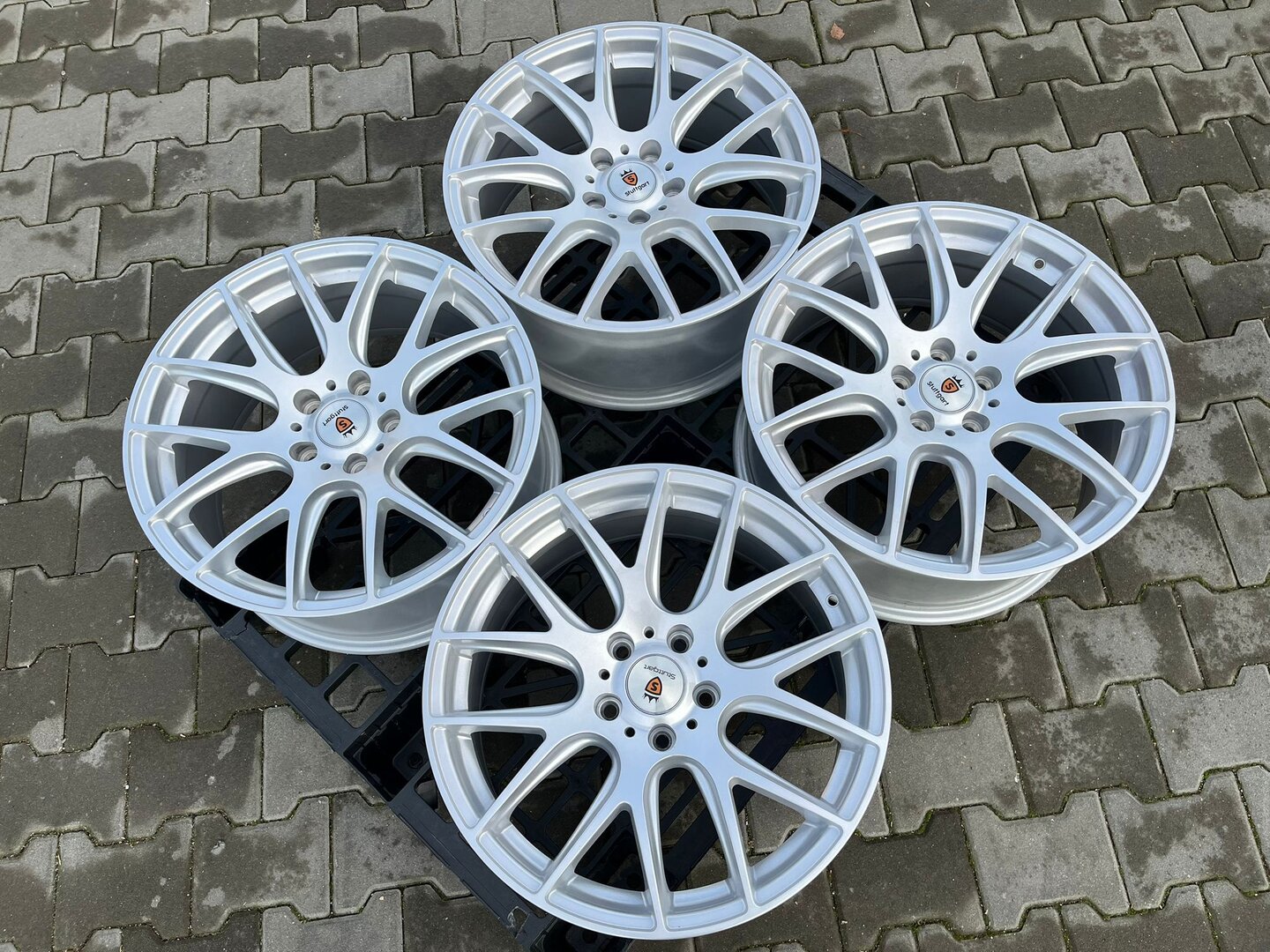 Outlet: Stuttgart ST3 19" 8,5J ET38 3 x 5x120 / 1 x 5x112 Silver - obrazek 2
