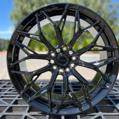 RS1 19" 8,5J ET30 5x120 Gloss Black