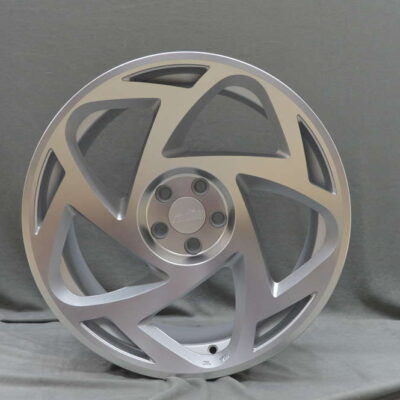 Radi8 R8-S5 18" 9,5J ET35 5x100 Matt Silver Machined Face