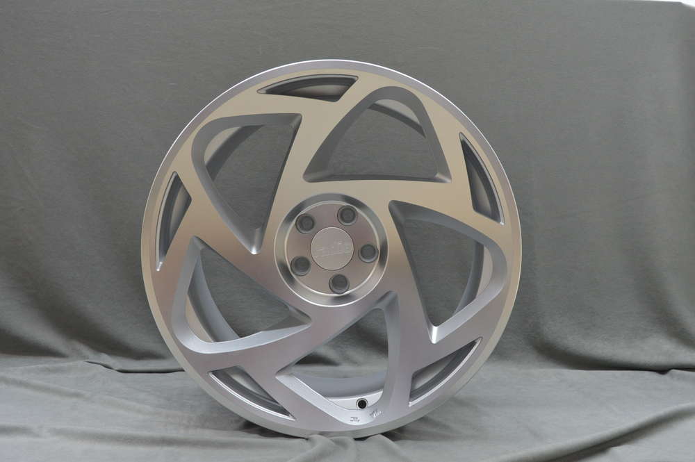 Radi8 R8-S5 18" 9,5J ET35 5x100 Matt Silver Machined Face