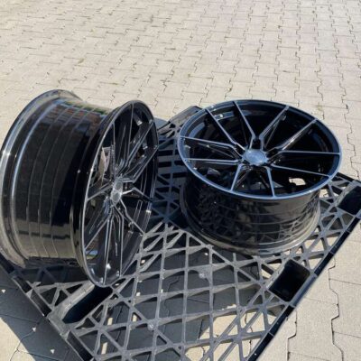 Riviera RF107 20"  8,5J ET35 + 10J ET35 5x120 Black Polished Dark Tint