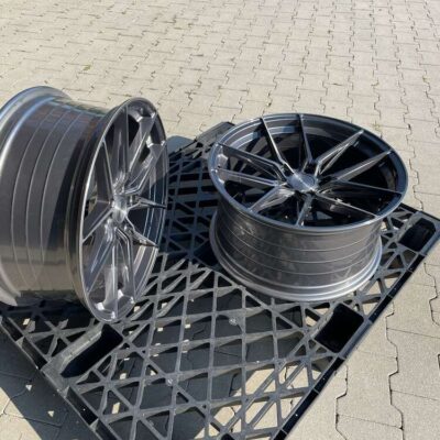 Riviera RF107 20" 8,5J ET35 + 10J ET35 5x120 Carbon Graphite