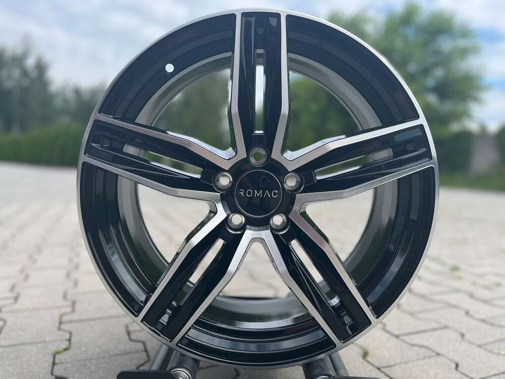 Romac Venom 18" 8J ET45 5x108 Gloss Black Polished Face