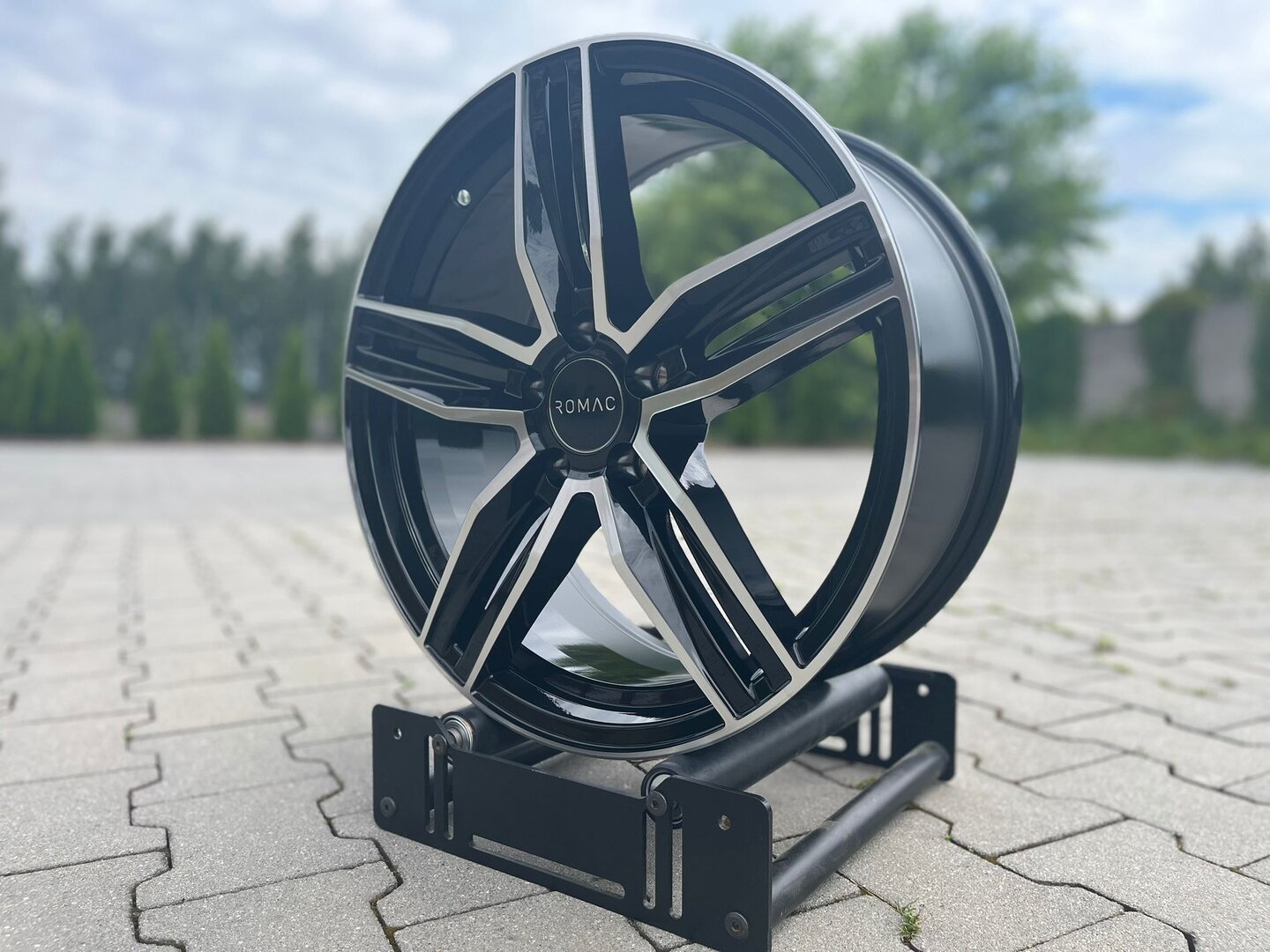 Romac Venom 18" 8J ET45 5x108 Gloss Black Polished Face - obrazek 4