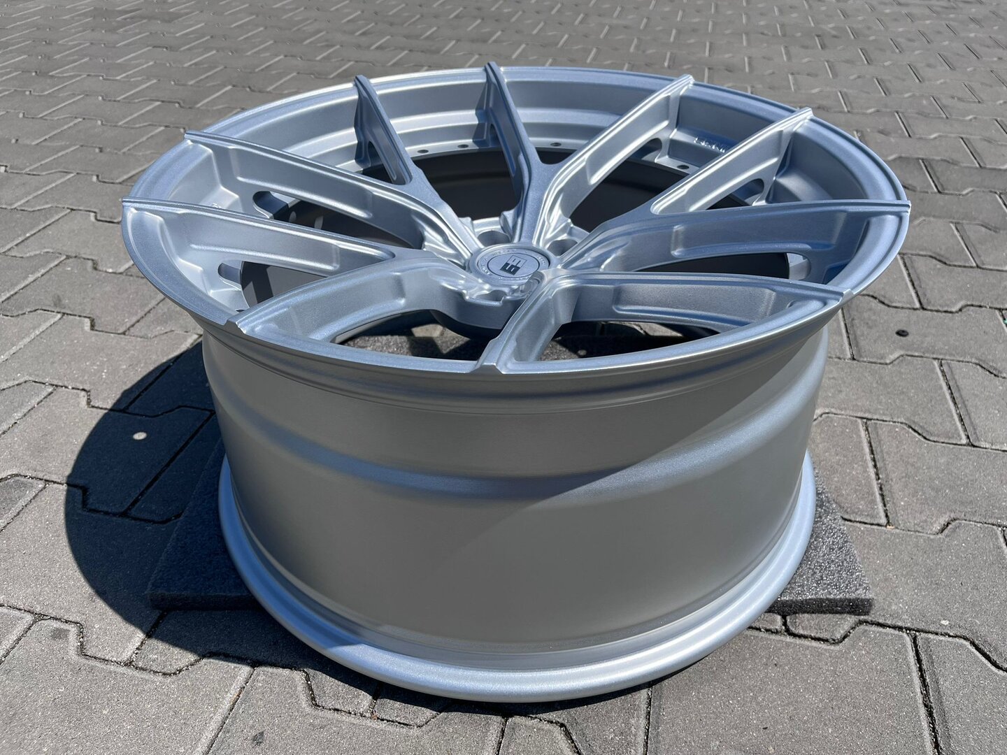 SIXNINE WHEELS FF-ONE 21" 10,5J ET20 5x112 Hyper Silver - obrazek 5