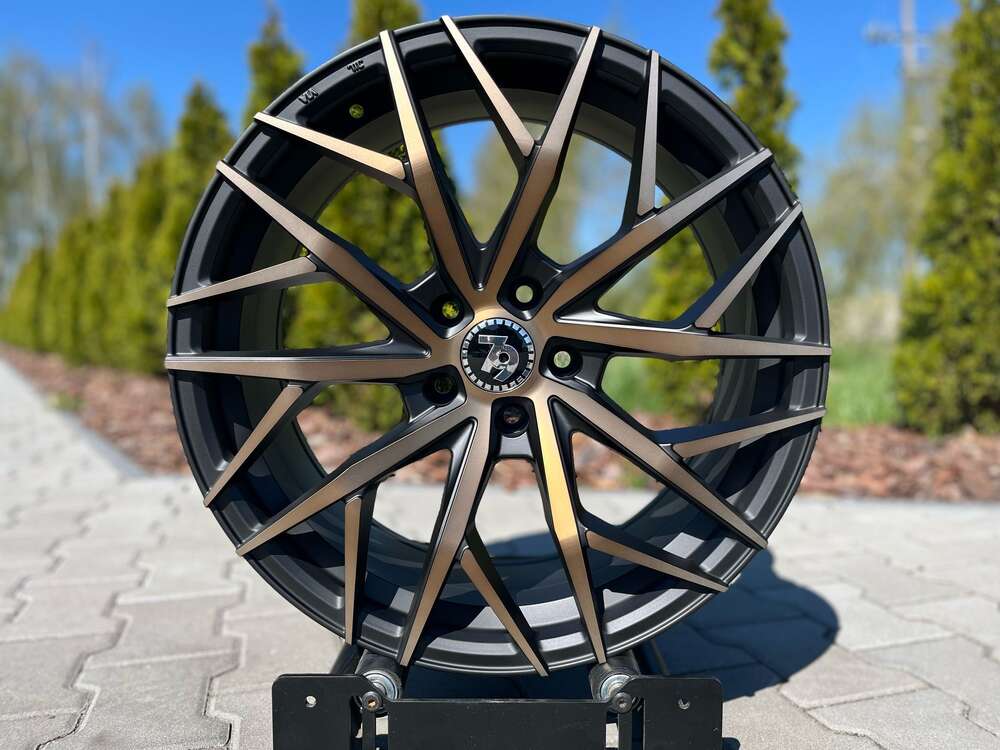 Seventy9 SV-C 18" 8J ET30 5x112 Black Glossy Gold Front