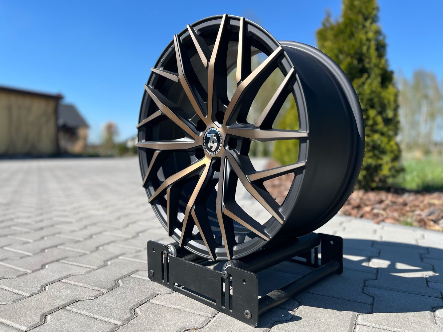 Seventy9 SV-C 18" 8J ET30 5x112 Black Glossy Gold Front - obrazek 3