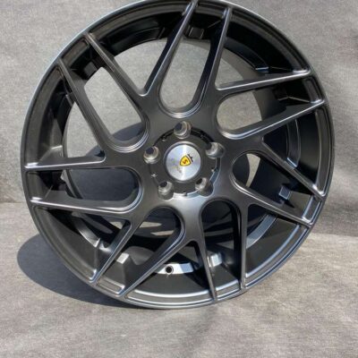 Stuttgart ST12 18" 9,5J ET45 5x112 Matt Black
