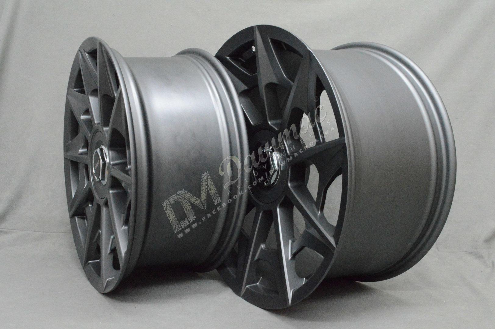 Stuttgart SVT 20" 8,5J ET35 + 10J ET38 5x112/5x120 Matt Gunmetal - obrazek 5