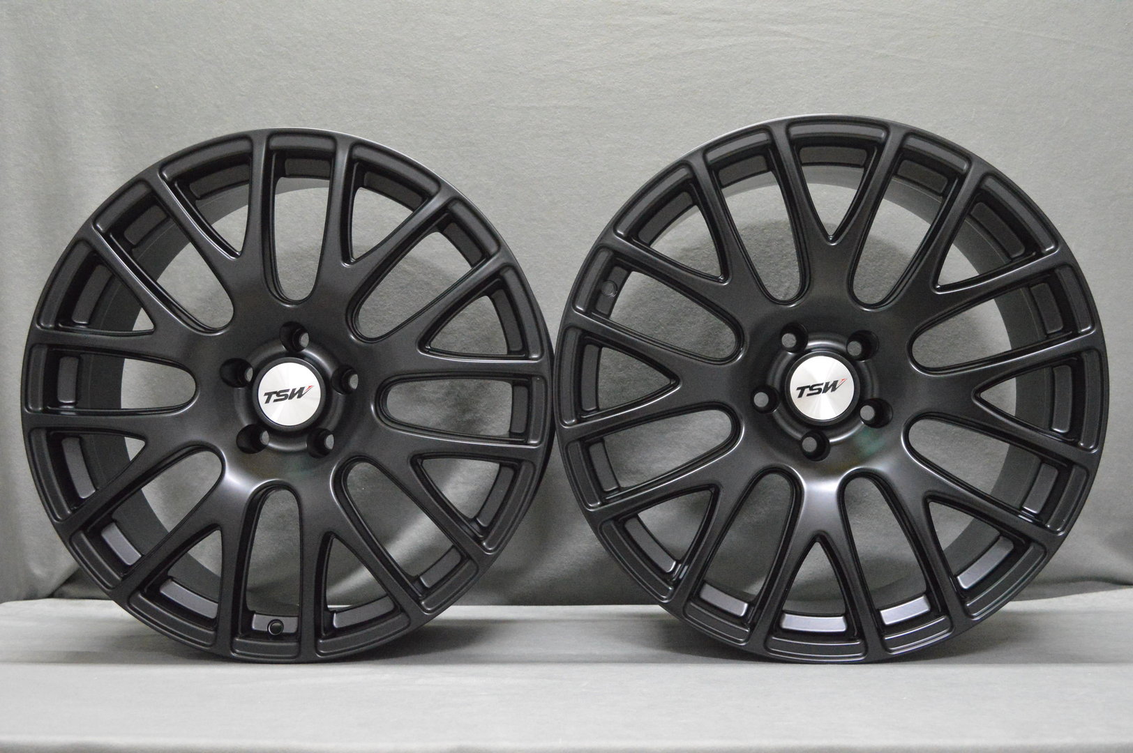 TSW MODEL:MUGELLO 19'' 8J ET20 + 9,5J ET20 5x114,3 MATTE BLACK - obrazek 2