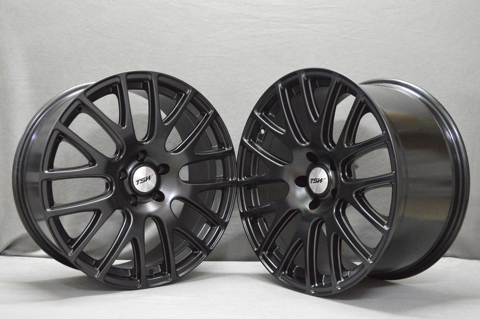 TSW MODEL:MUGELLO 19'' 8J ET20 + 9,5J ET20 5x114,3 MATTE BLACK - obrazek 3