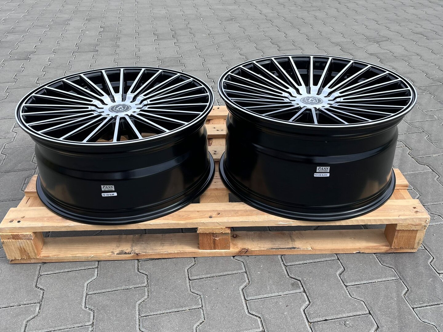 AXE EX50 21" 9J ET25 + 10,5J ET40 5x112 Gloss Black Polished - obrazek 8