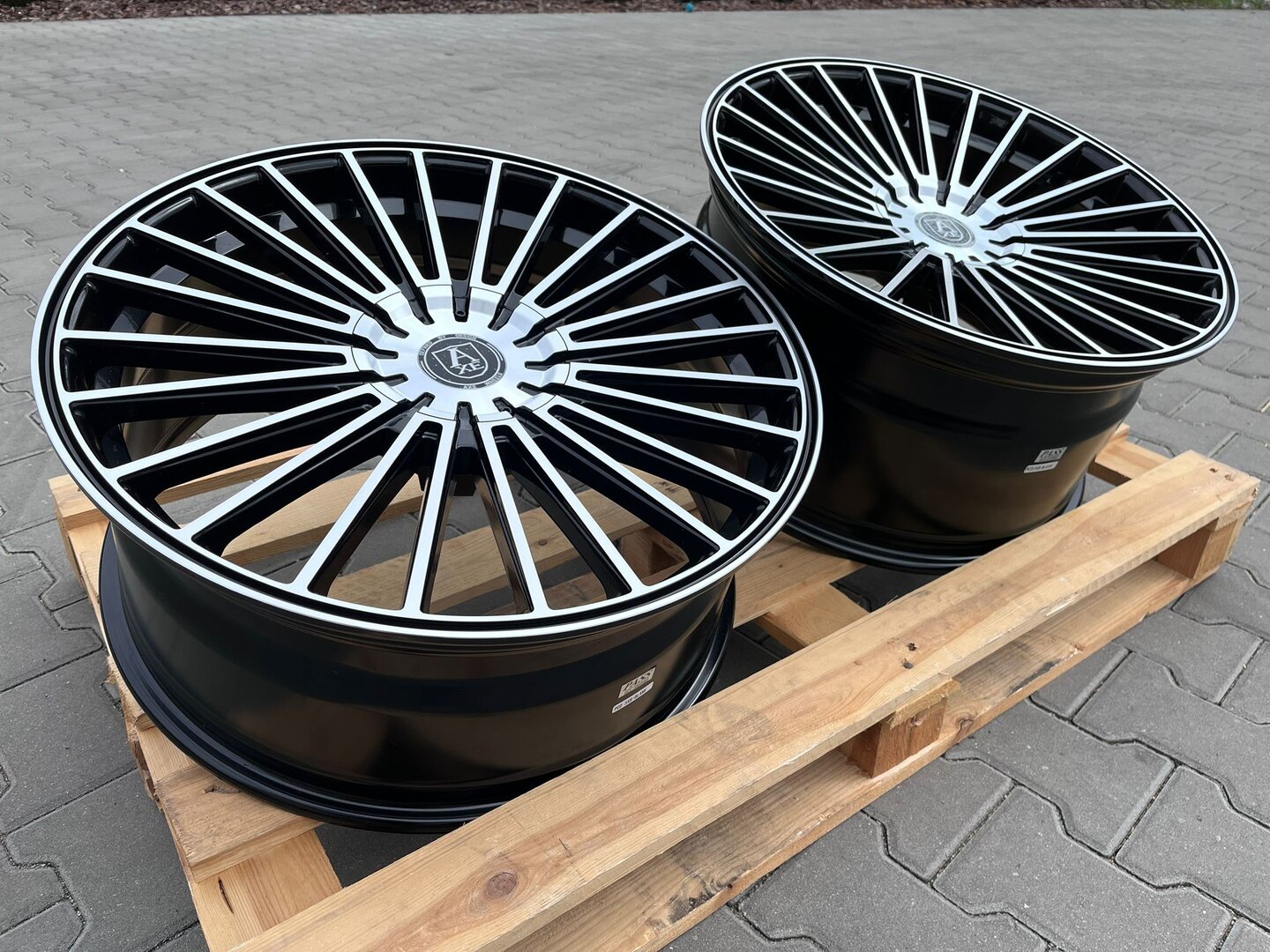 AXE EX50 21" 9J ET25 + 10,5J ET40 5x112 Gloss Black Polished - obrazek 7