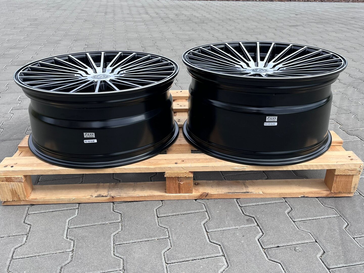 AXE EX50 21" 9J ET25 + 10,5J ET40 5x112 Gloss Black Polished - obrazek 9