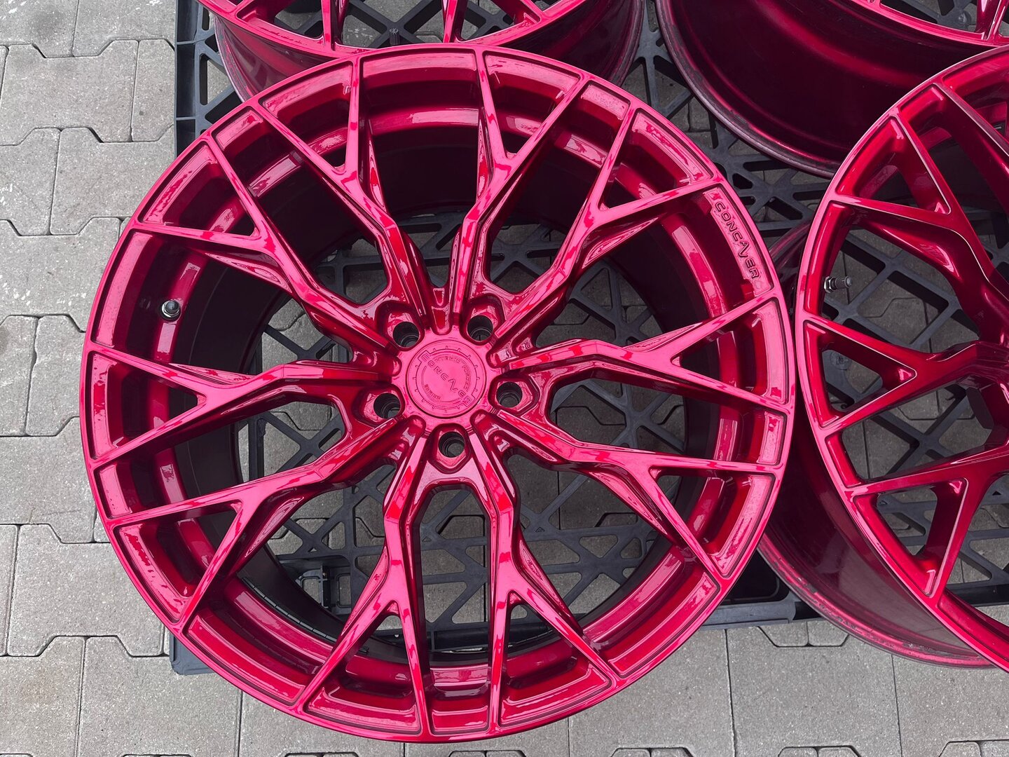 Concaver CVR1 20" 9,5J ET22 + 10,5J ET15 5x112 Candy Red - obrazek 10