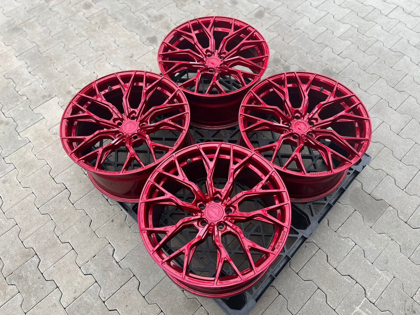 Concaver CVR1 20" 9,5J ET22 + 10,5J ET15 5x112 Candy Red - obrazek 2