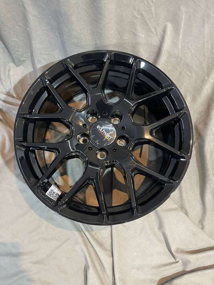 Wolfhart Flowformed Munich 3 19" 8,5J ET42 5x120 Gloss Black