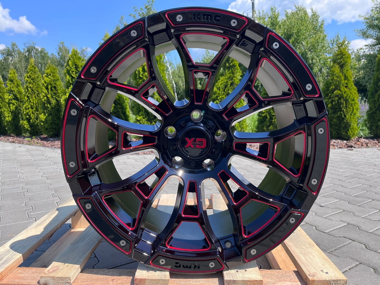 XD Wheels XD841 20" 10J ET-18 5x127 Gloss Black with Red Tint - obrazek 2
