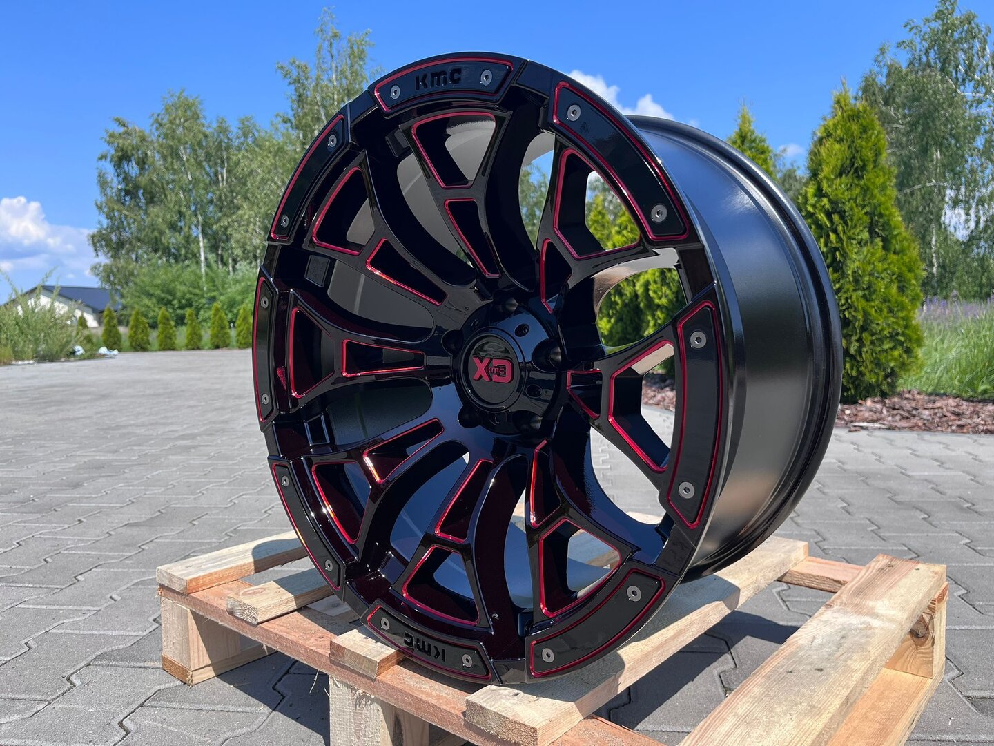 XD Wheels XD841 20" 10J ET-18 5x127 Gloss Black with Red Tint - obrazek 4