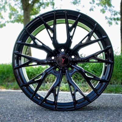 Yanar Wheels DNZ-20 19" 8,5J ET42 + 9,5J ET45 5x112 Gloss Black