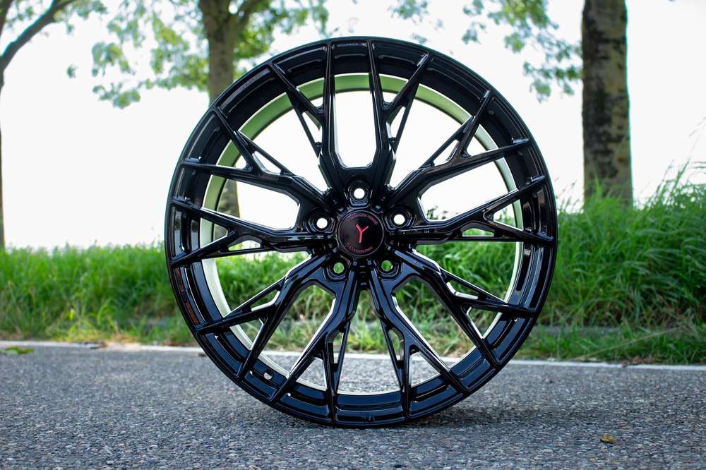 Yanar Wheels DNZ-20 19" 8,5J ET42 + 9,5J ET45 5x112 Gloss Black