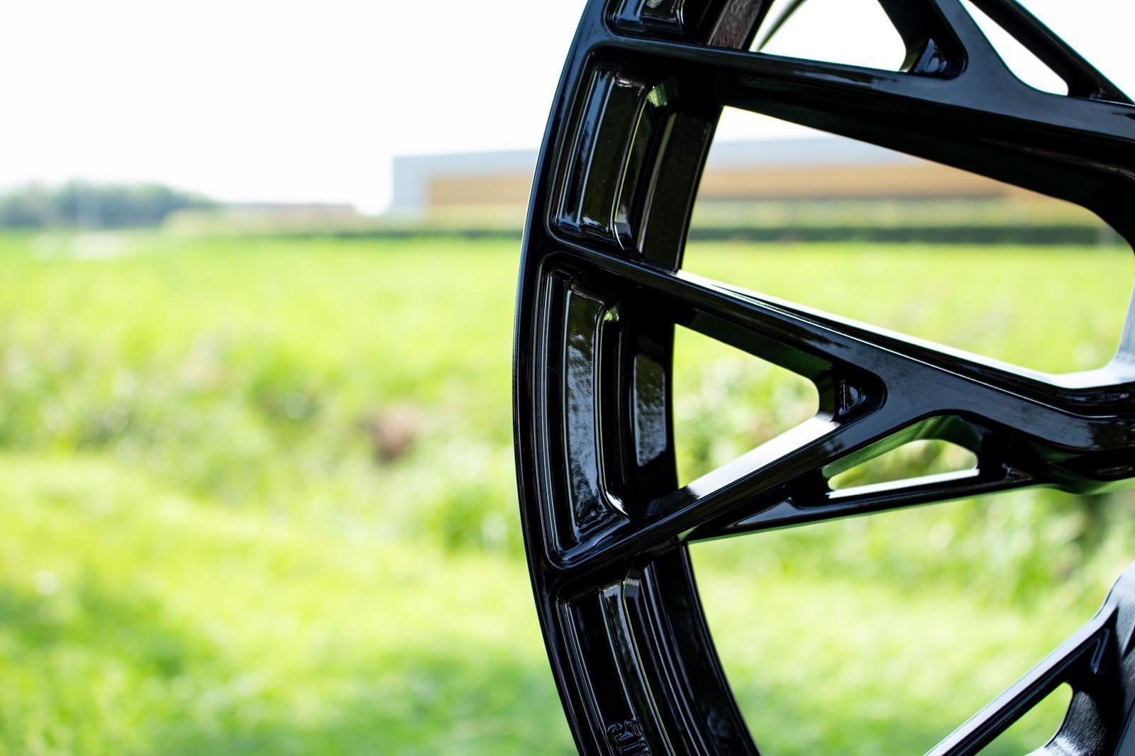 Yanar Wheels DNZ-20 19" 8,5J ET42 + 9,5J ET45 5x112 Gloss Black - obrazek 5