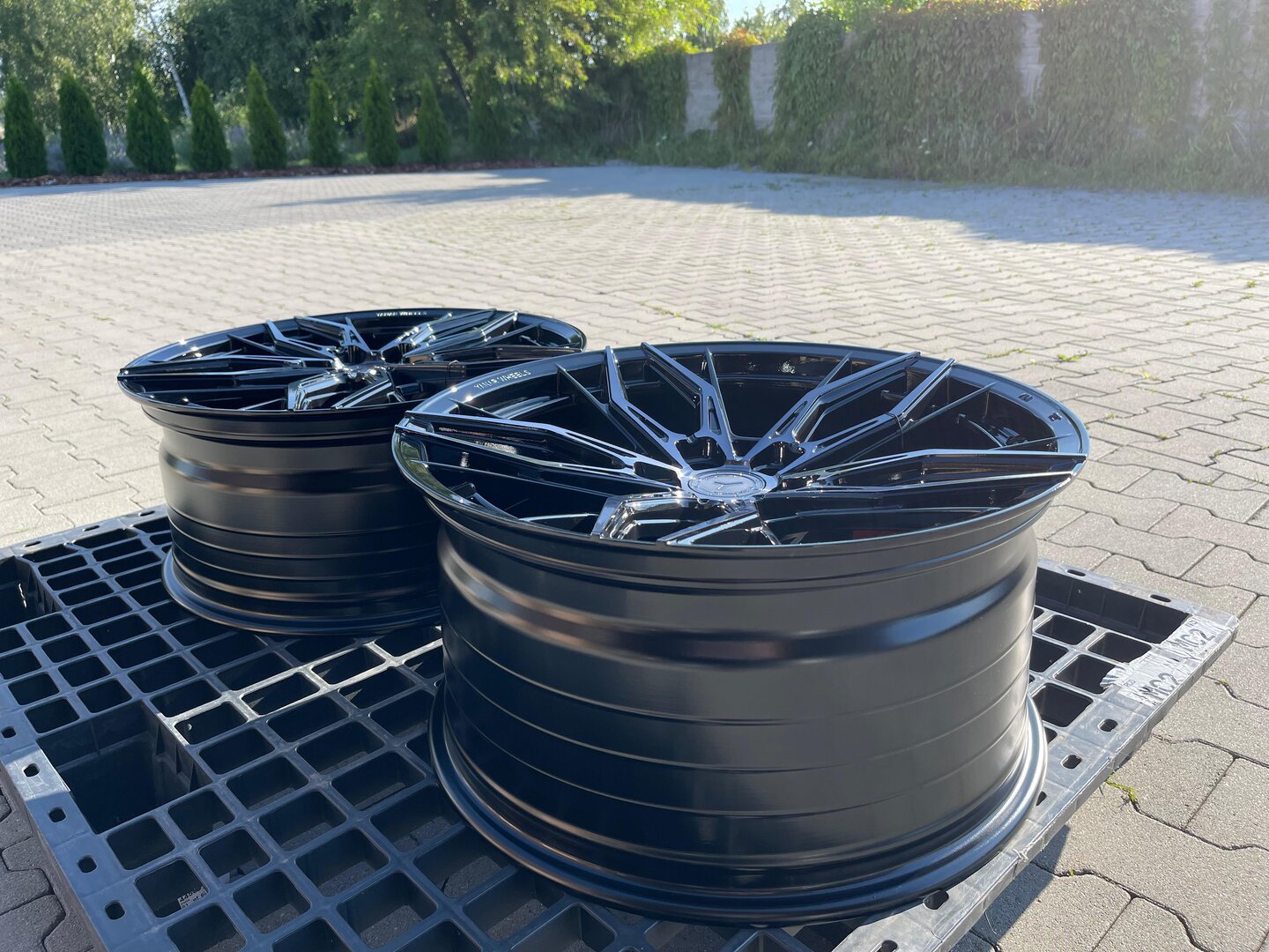 Yanar Wheels F-Force Elite 20" 9J ET30 + 10J ET40 5x112 Gloss Black Polished / Black Coating - obrazek 2