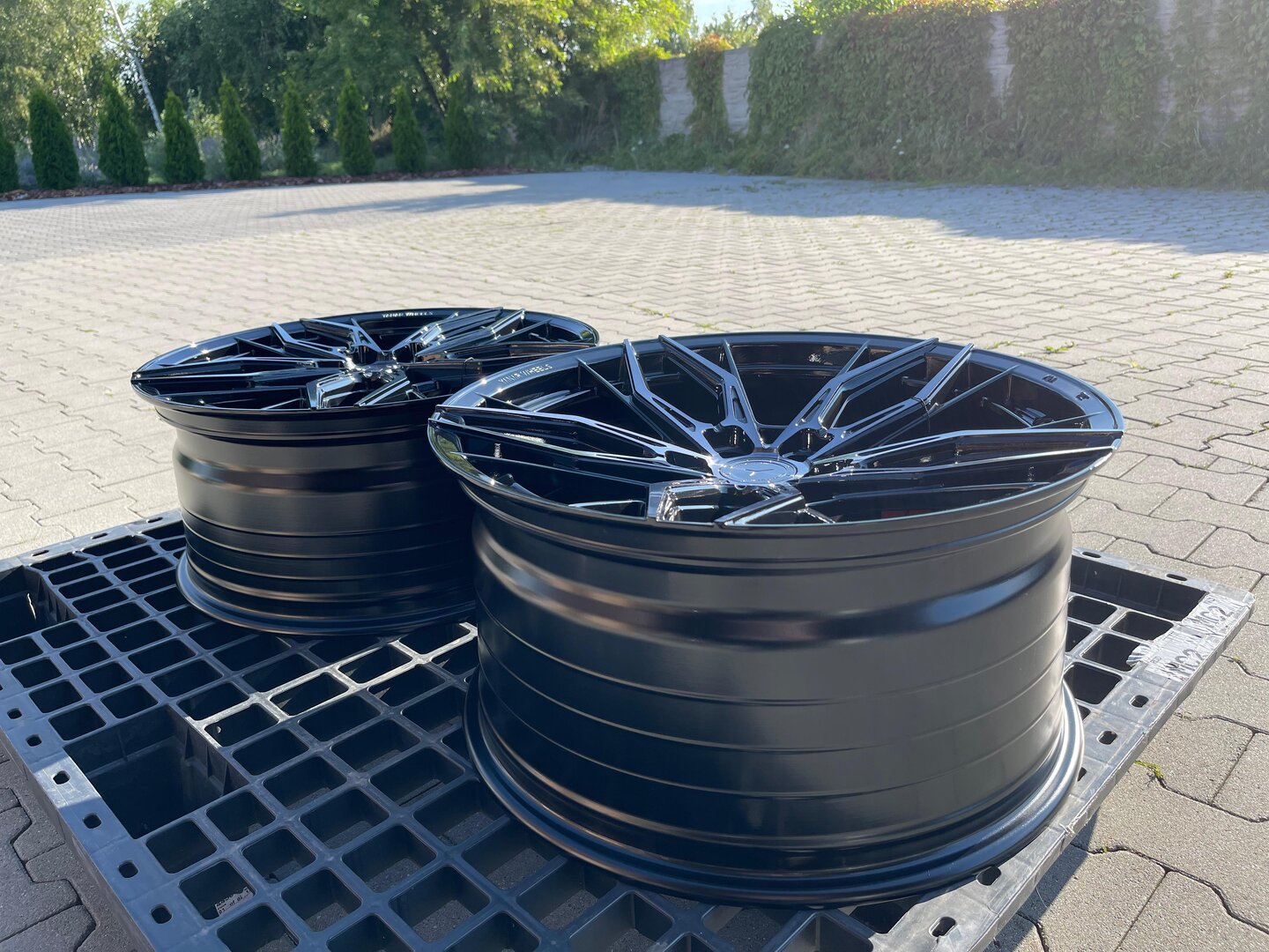 Yanar Wheels F-Force Elite 20" 9J ET30 + 10J ET40 5x112 Gloss Black Polished / Black Coating - obrazek 4