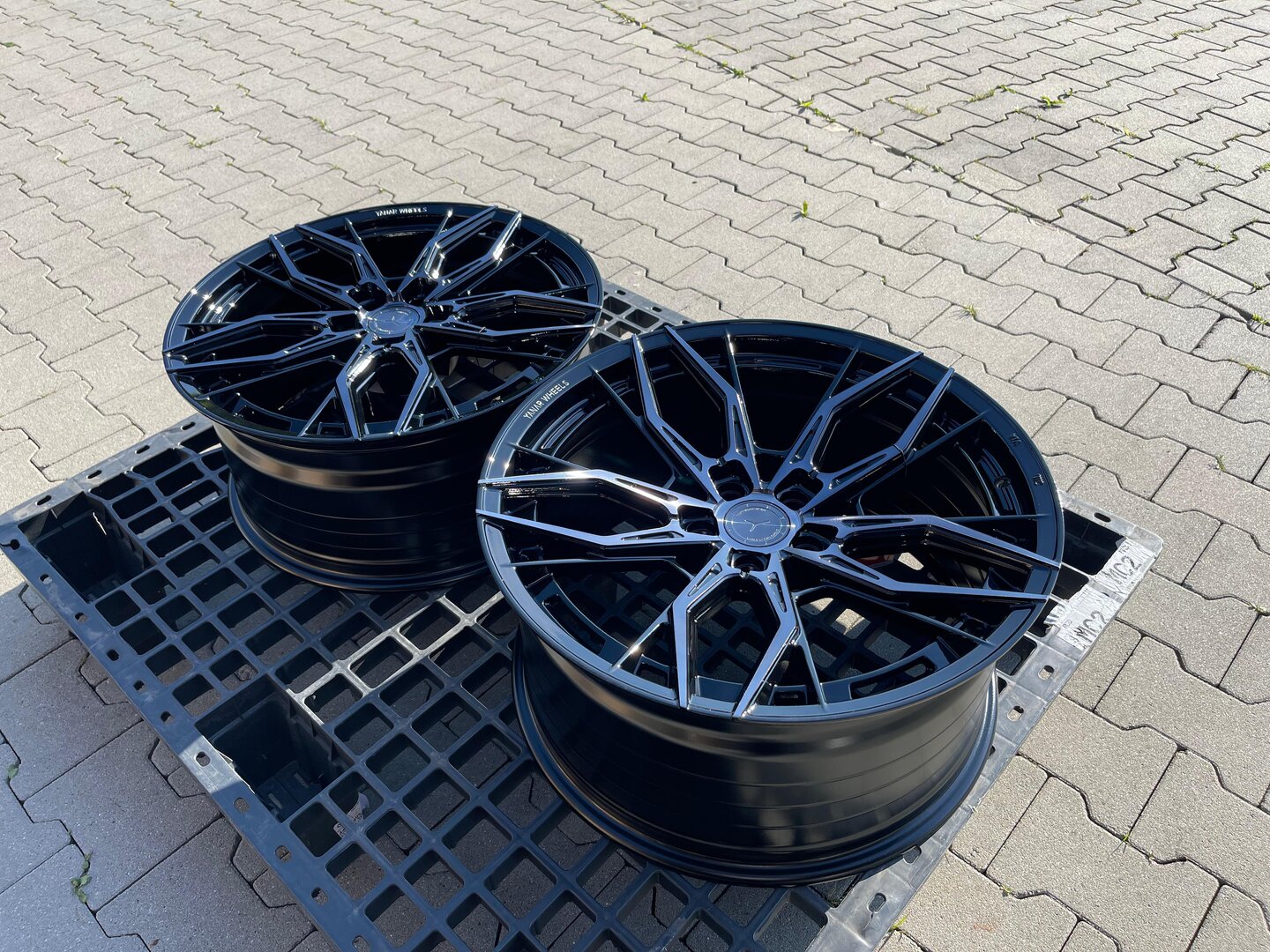 Yanar Wheels F-Force Elite 20" 9J ET30 + 10J ET40 5x112 Gloss Black Polished / Black Coating - obrazek 7