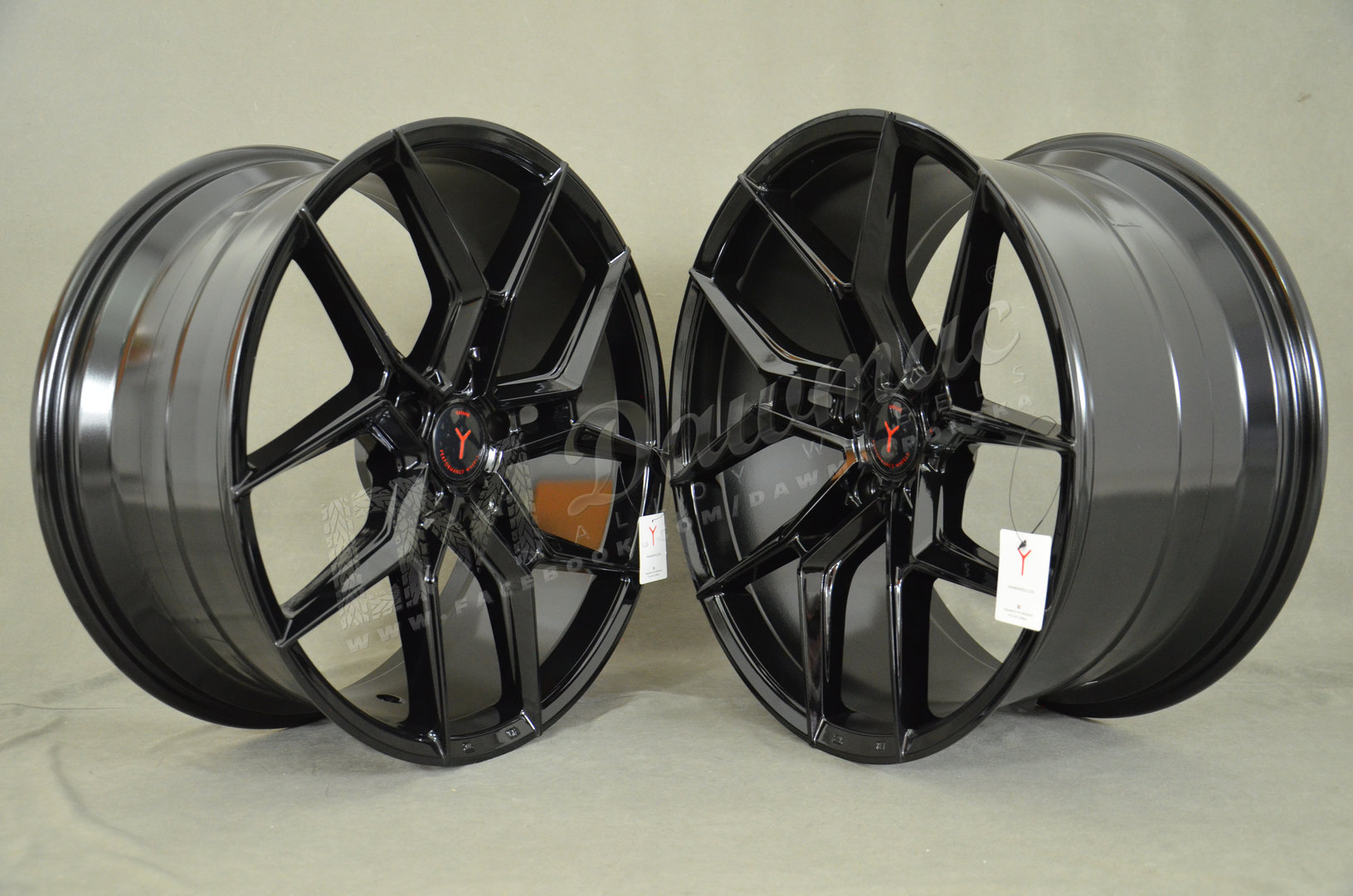 Yanar Wheels Y-NL45 20" 8,5J ET30 + 10J ET42 5x112 Gloss Black - obrazek 3